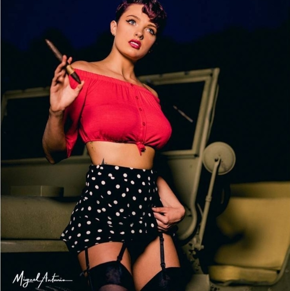 Pac Sun Pinup Outfit - Picture 2 of 2